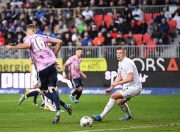 开云官网-汉堡客场大胜，登顶积分榜迈出一步的简单介绍