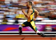 开云体育APP下载-赛道与球场，浓眉的街道狂飙与马刺的绝杀艺术