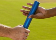 开云下载-赛道上的绝对主宰，佩雷兹驾驶红牛赛车轻取雷诺，展现无懈可击的统治力