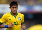 开云下载-银箭与绿魔的终极对决，拉塞尔关键制胜，阿斯顿马丁鏖战索伯车队