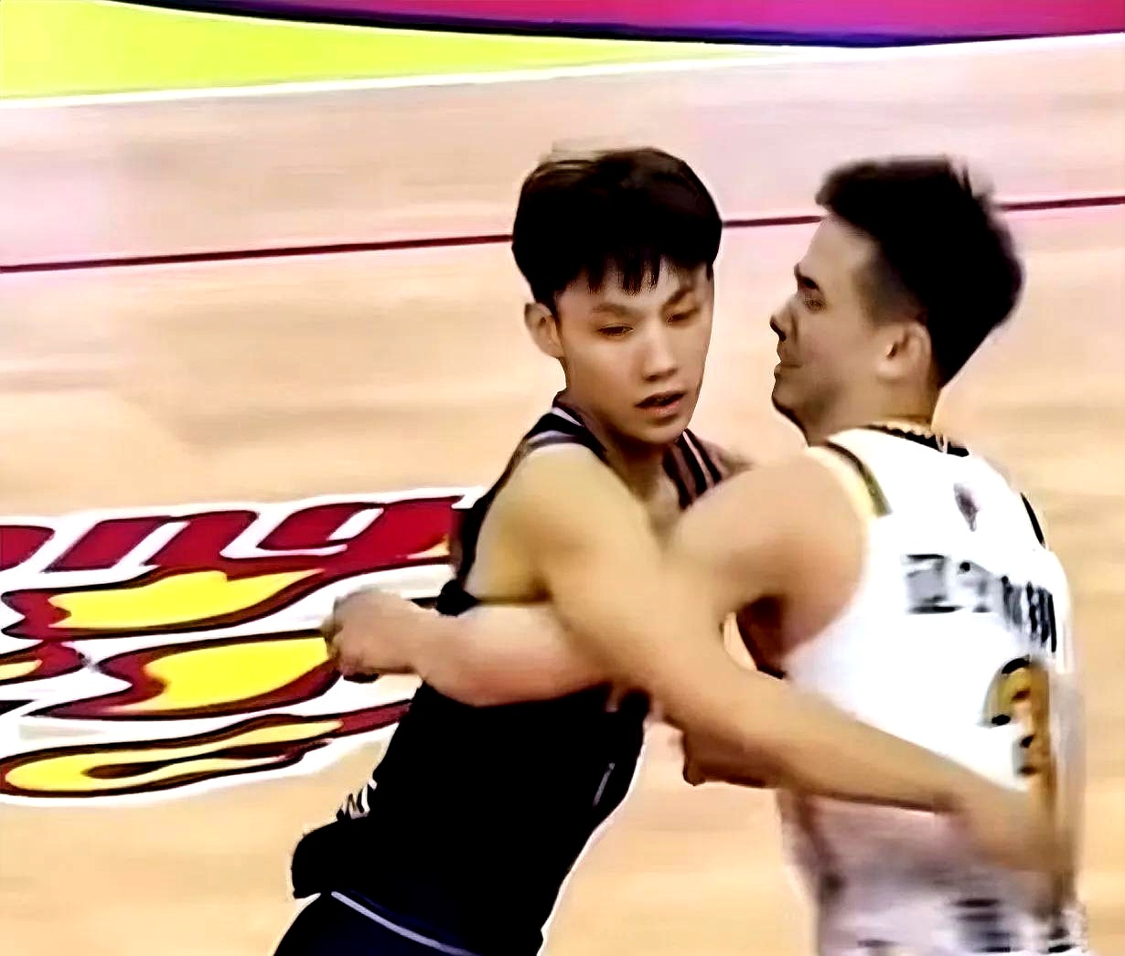 太阳碾压新疆队，赵继伟点燃赛场的简单介绍