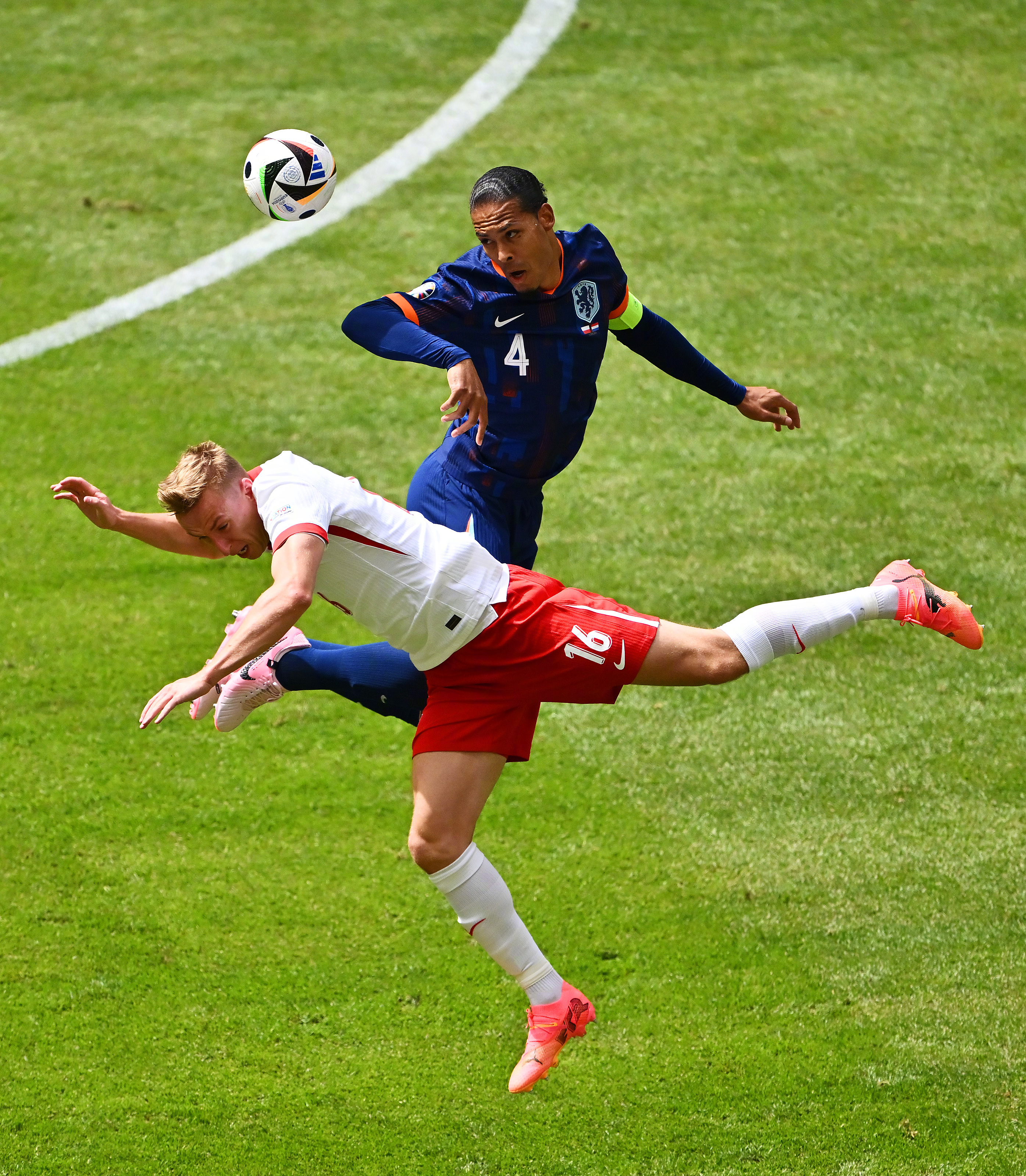 波兰队在欧洲比赛中获得成功 波兰队在欧洲比赛中获得成功