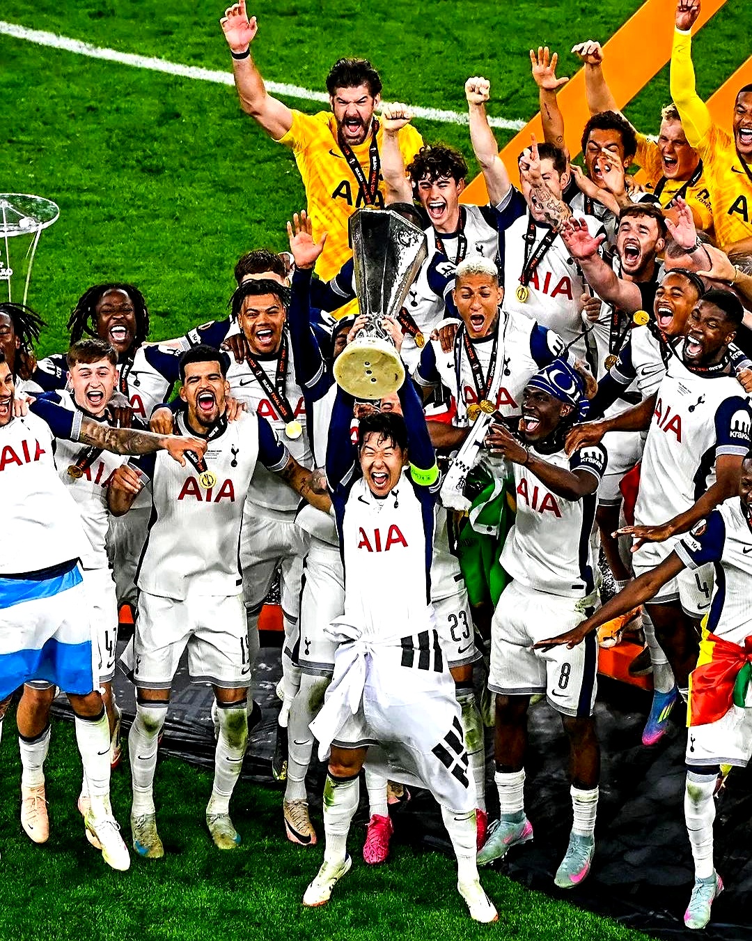 包含欧洲足球盛事拉开帷幕,众豪强争夺荣誉的词条 包含欧洲足球盛事拉开帷幕,众豪强争夺荣誉的词条