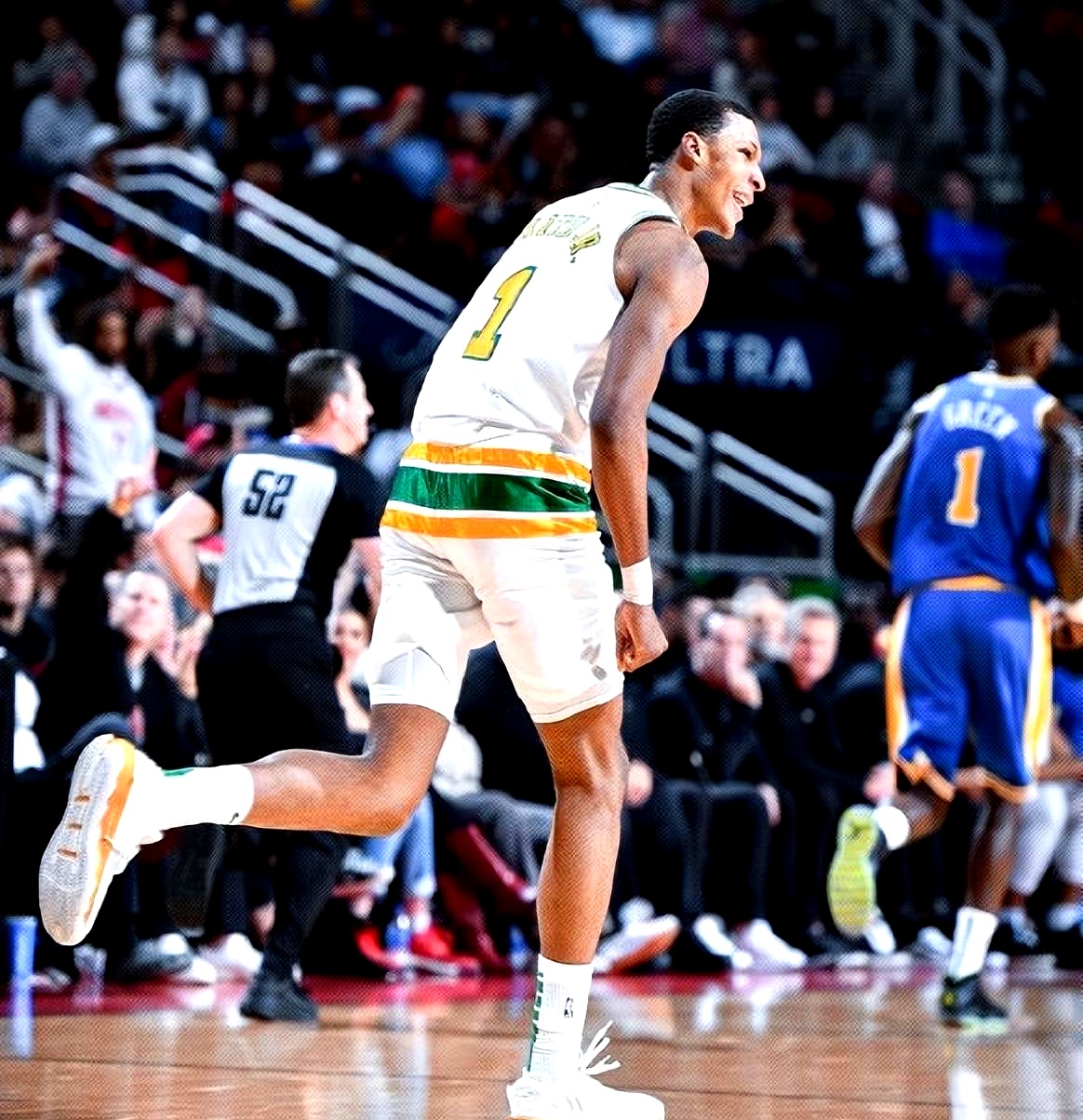 关于鹈鹕鏖战尼克斯，范弗利特点燃赛场的信息