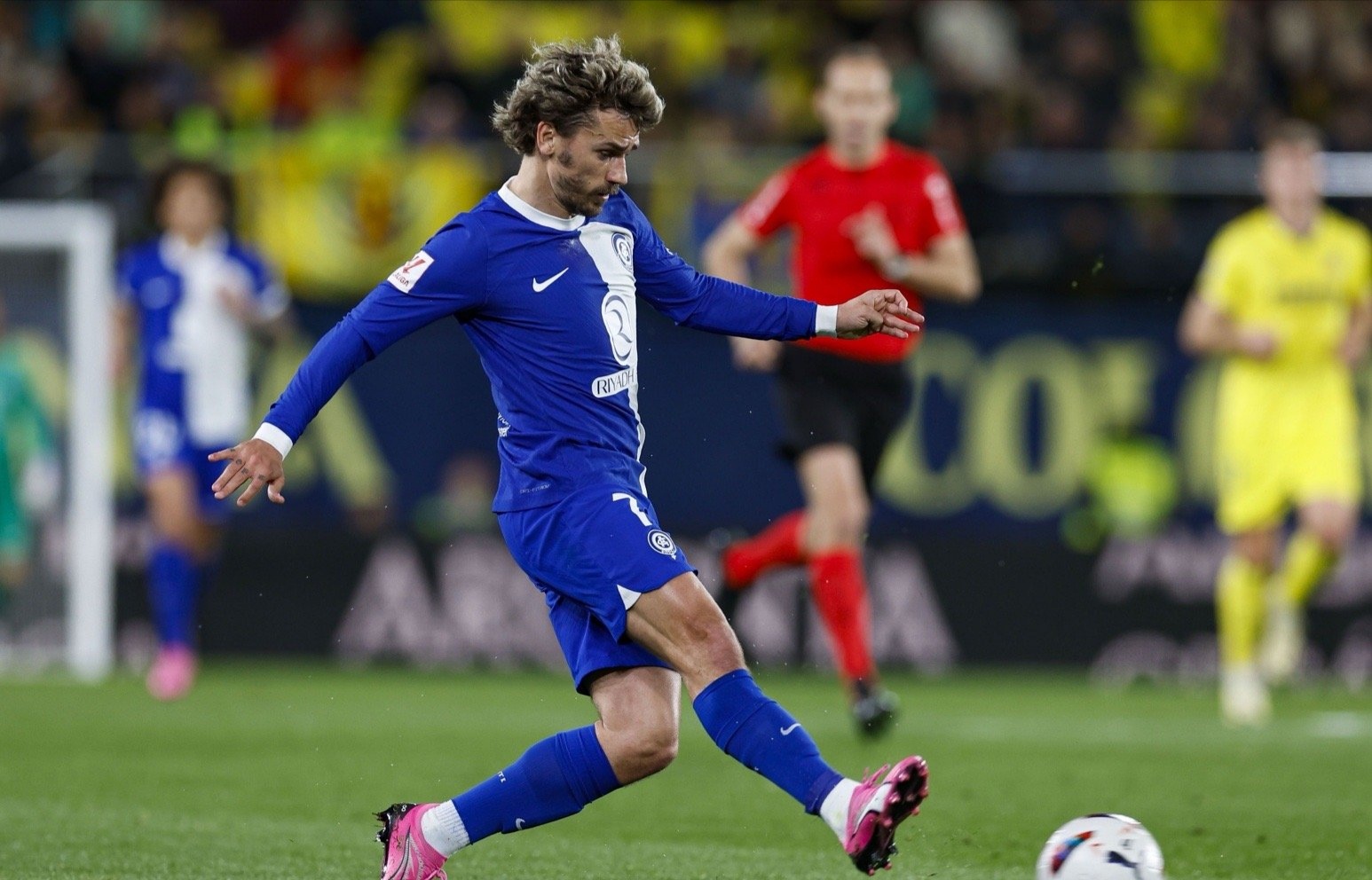 比利亚雷亚尔客场击败马德里竞技的简单介绍