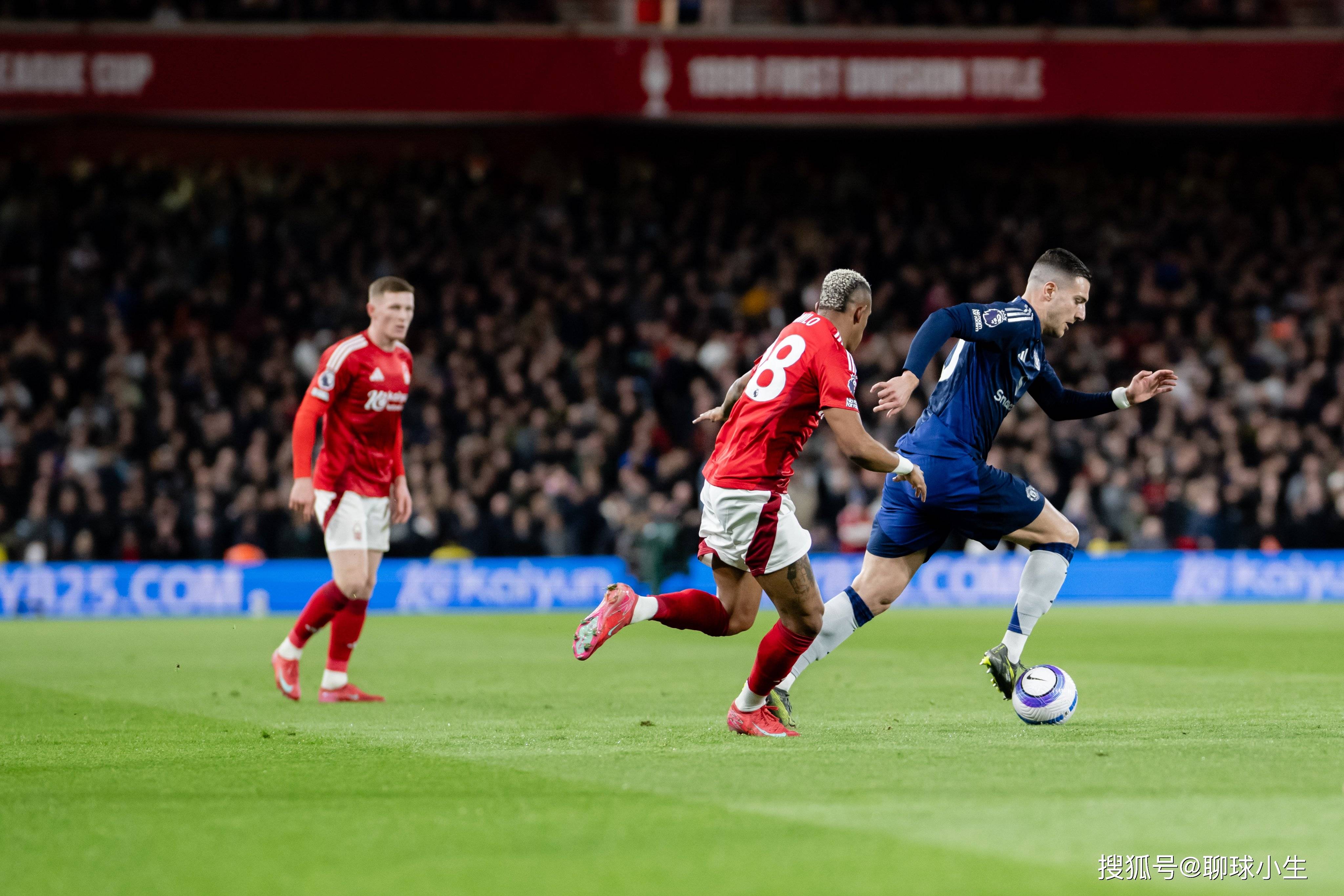 包含莱比锡红牛横扫哥伦比亚，哈兰德打破历史纪录的词条