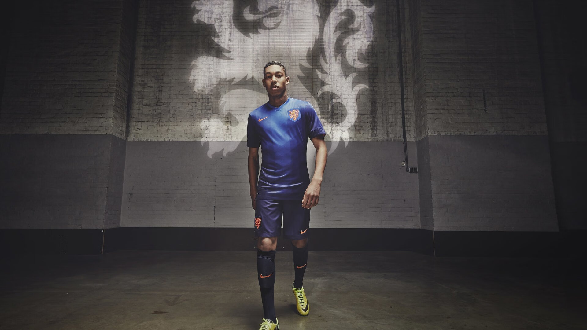 雷霆万钧!F1新赛季揭幕战惊现赛道雷霆粉碎森林狼困局